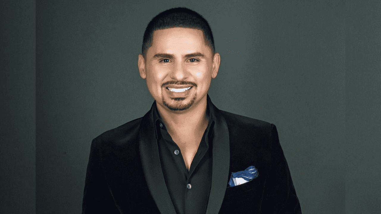 ¿Quién es Larry Hernández? El cantante que posó con arma en una fiesta de Guerrero